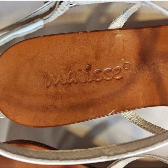 Matisse White Brown Strappy Sandals Kitten Heal Leather Ankle Buckle Size 9 - Picture 5 of 7